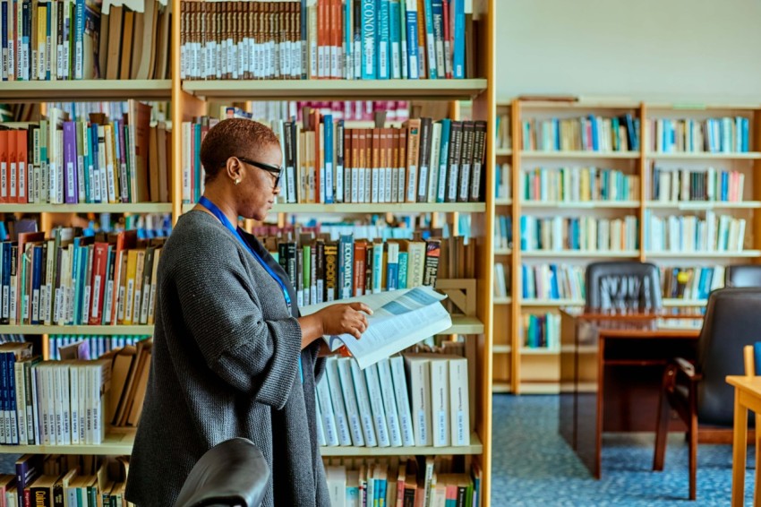 beautiful lady at the college library reading books
